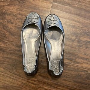 Tory Burch Reva in a dark silver/pewter color